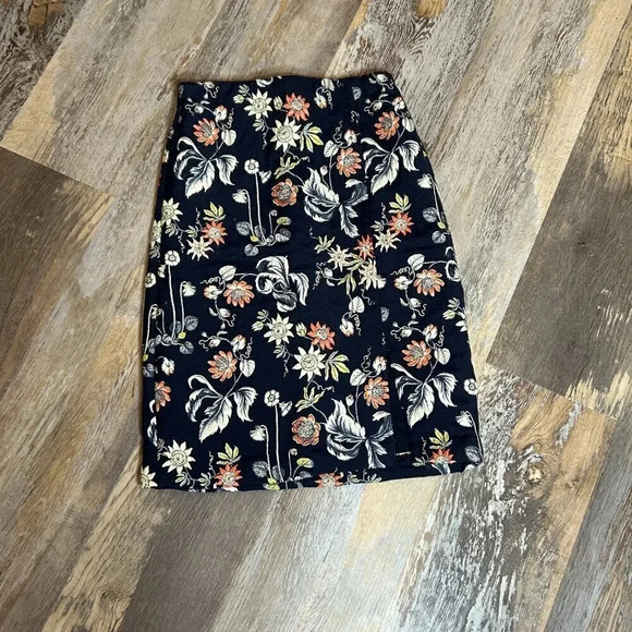 Ann Taylor Floral Brocade Stretch Pencil Skirt Size 0 - Picture 8 of 8